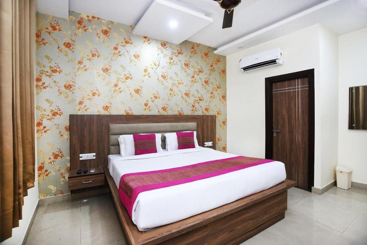 Deluxe Room 3