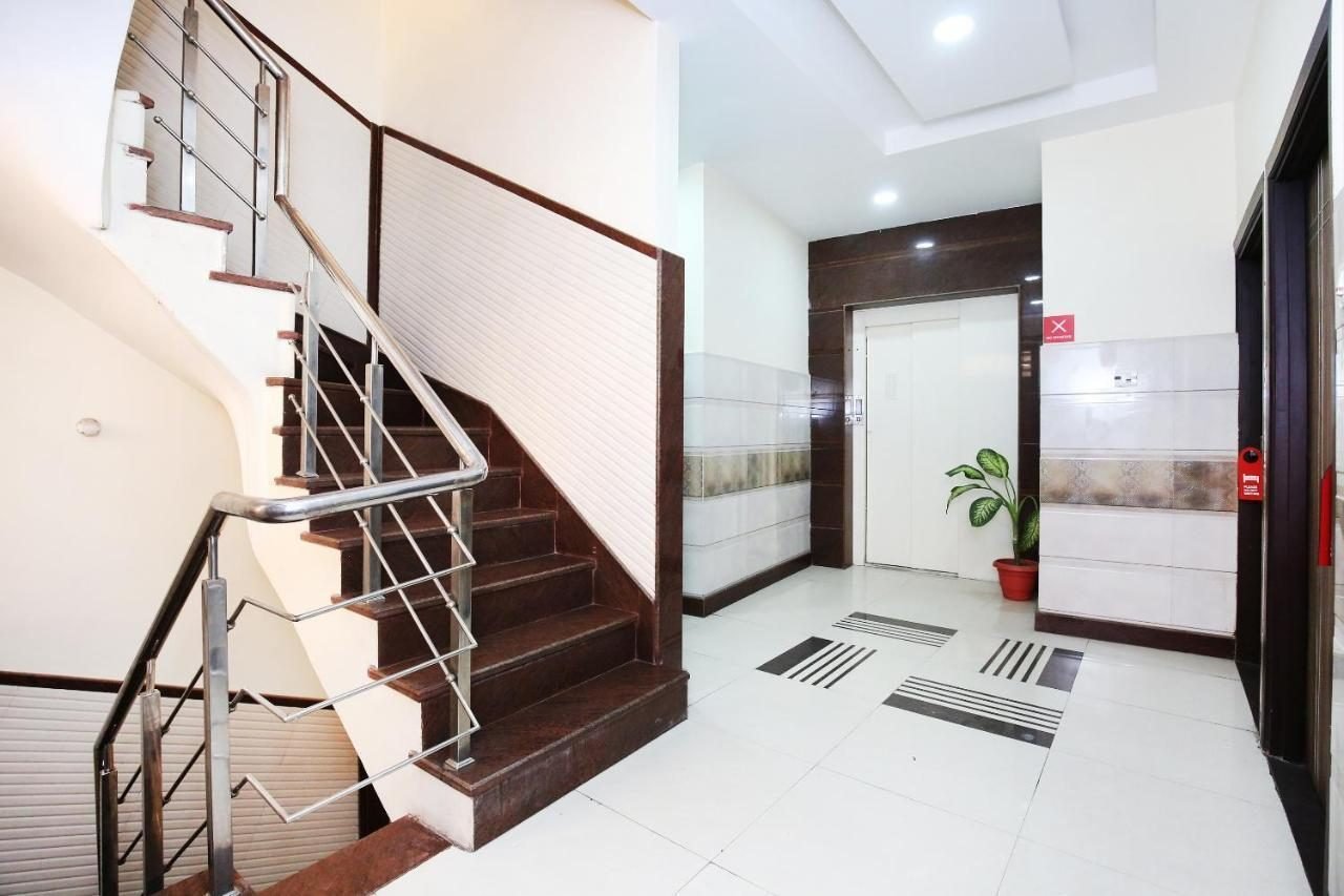 Lobby & Lift